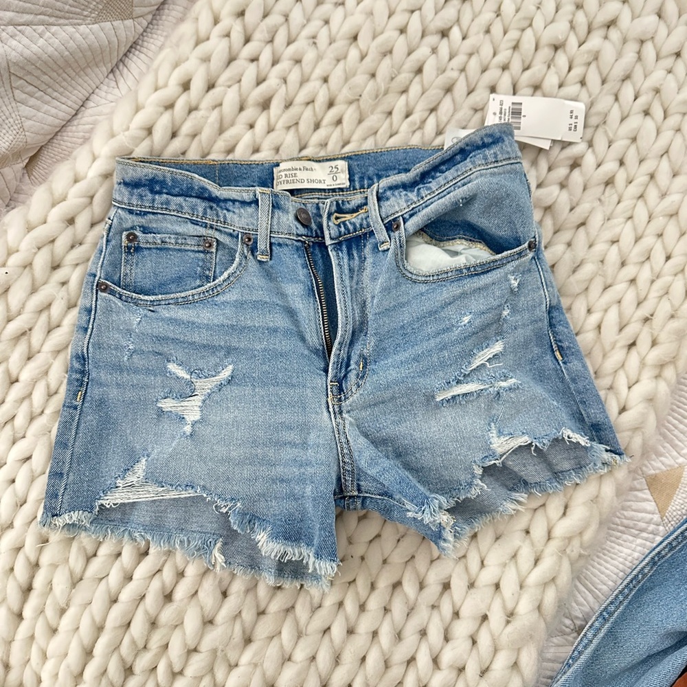 NWT Abercrombie amid Rise Boyfriend Distressed Denim Jean Shorts